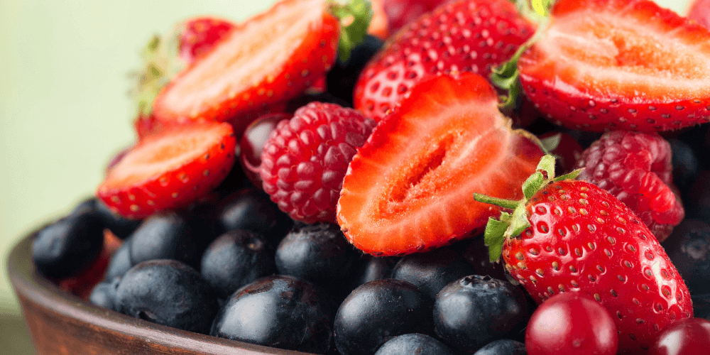 Red fruits widely contain antioxidants